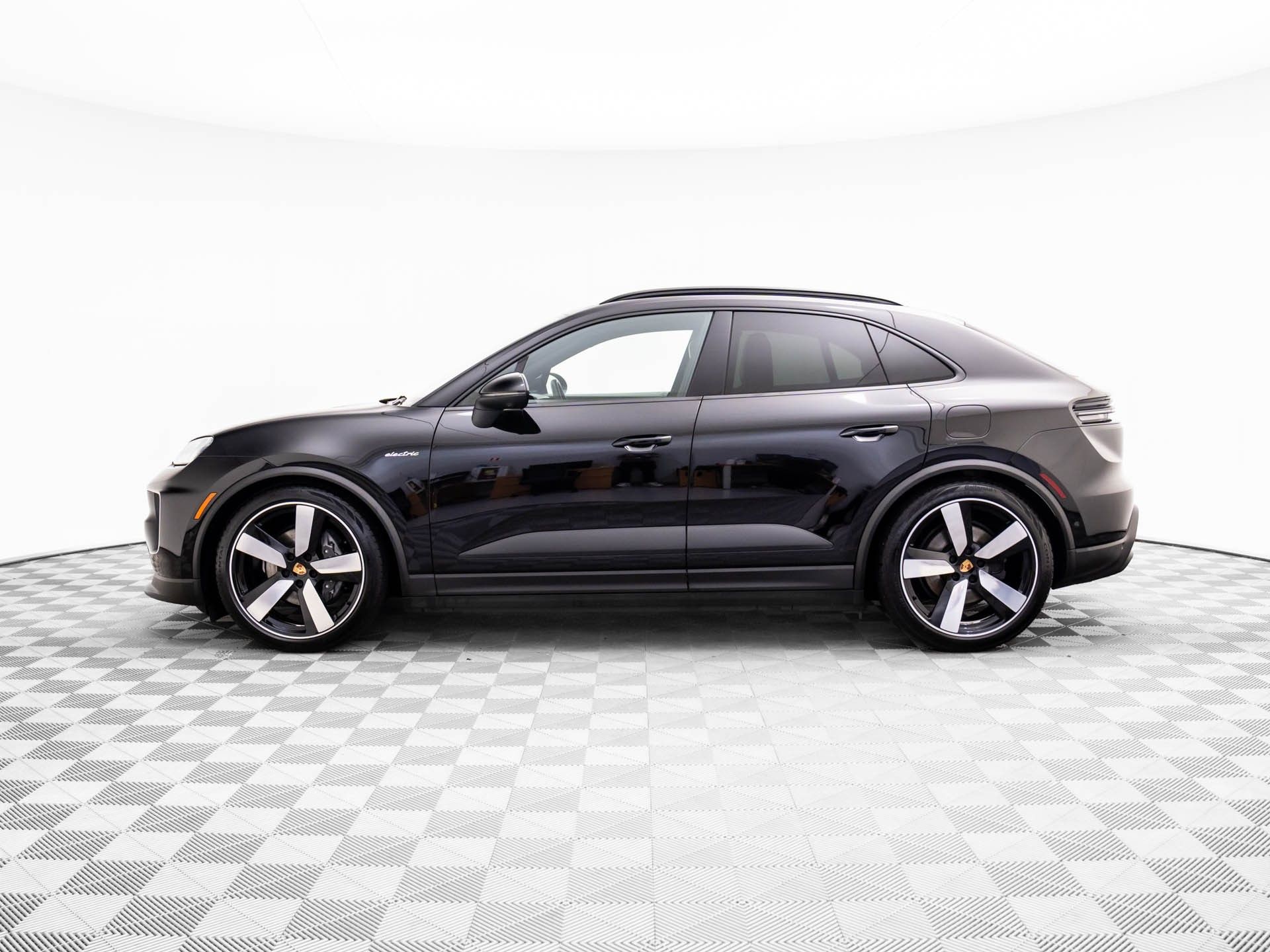 Certified 2024 Porsche Macan Base with VIN WP1AA2XA1RL003332 for sale in Barrington, IL