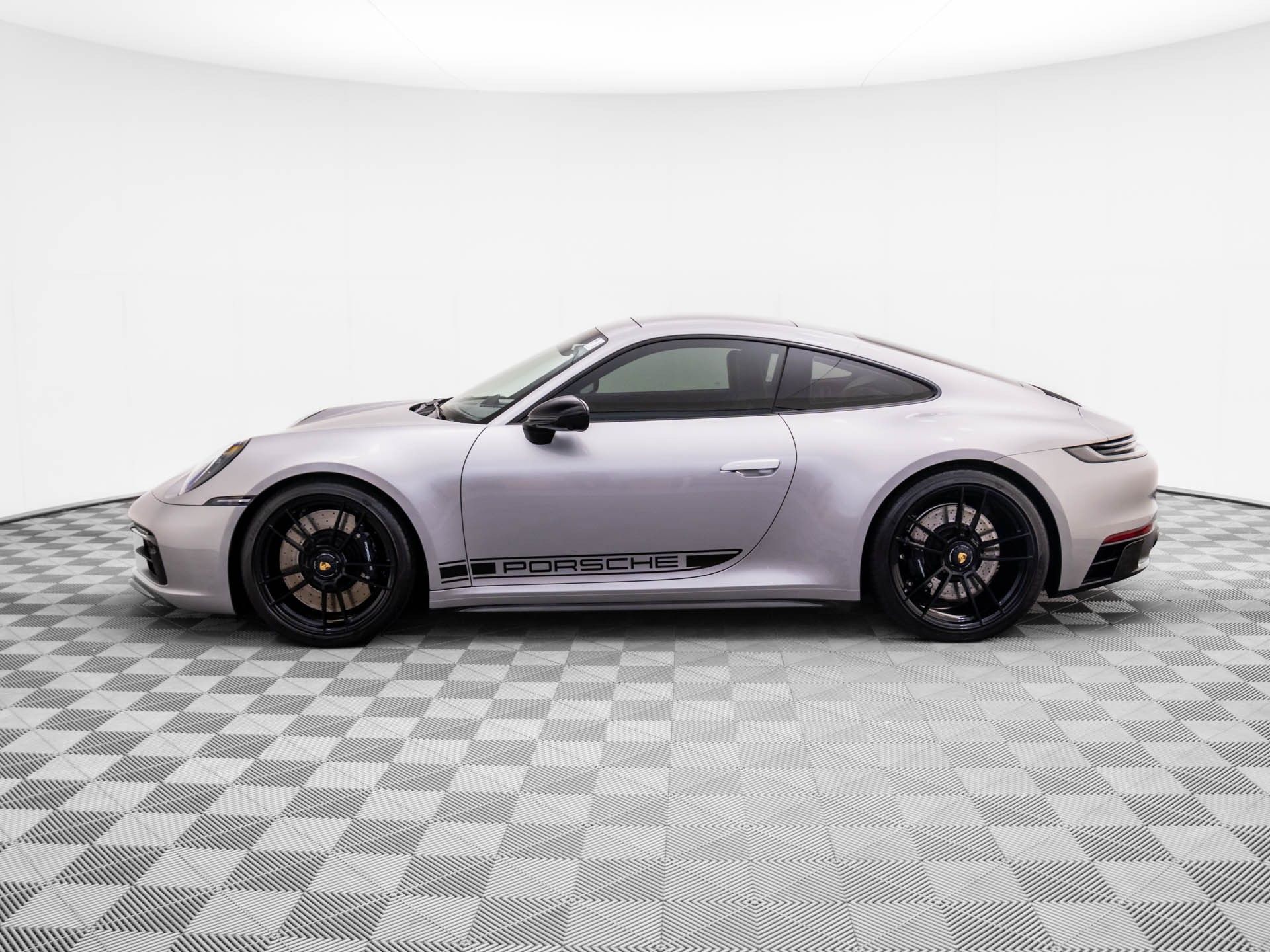 2024 Porsche 911 GTS photo 2