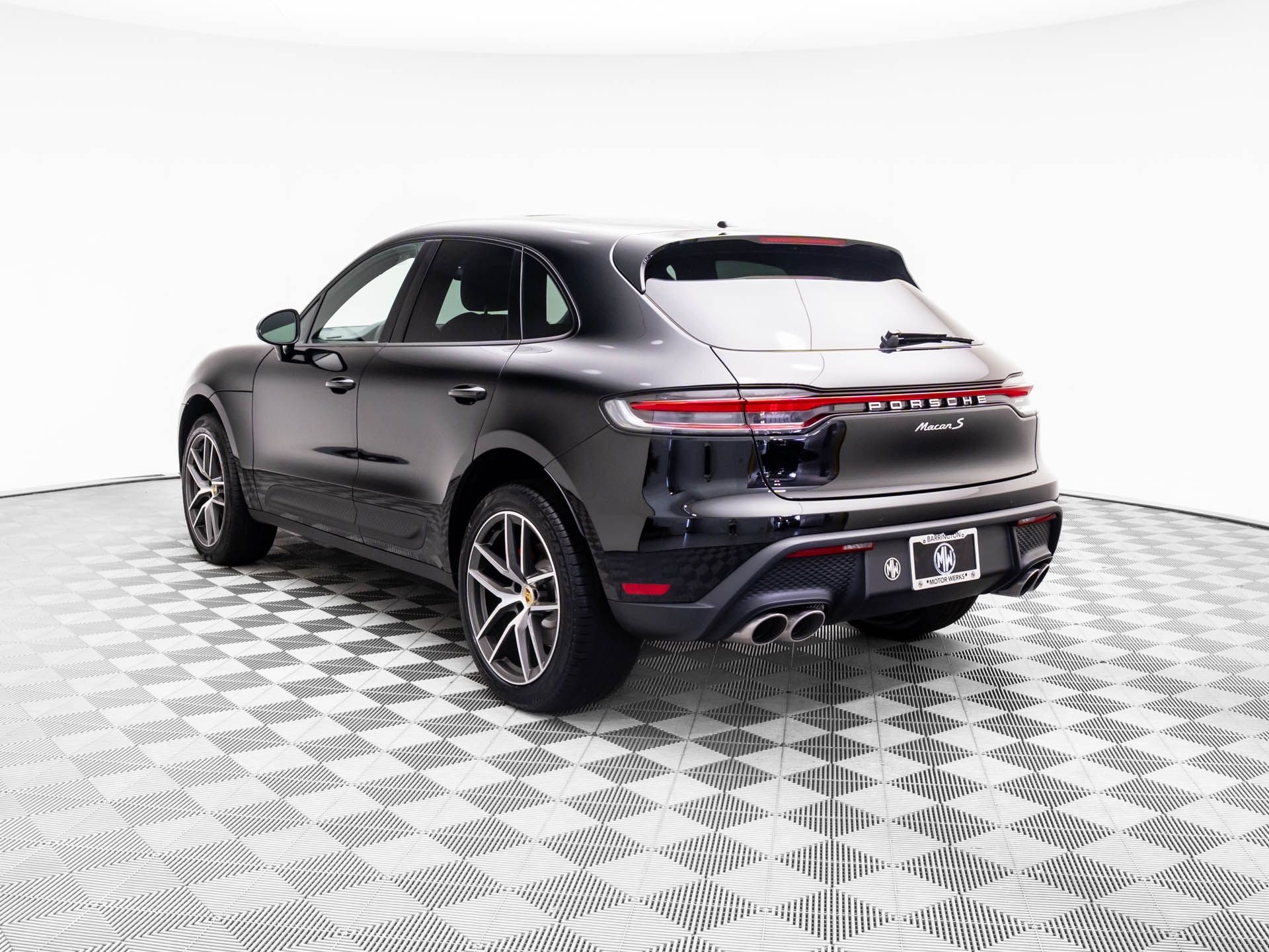 2025 Porsche Macan S photo 3