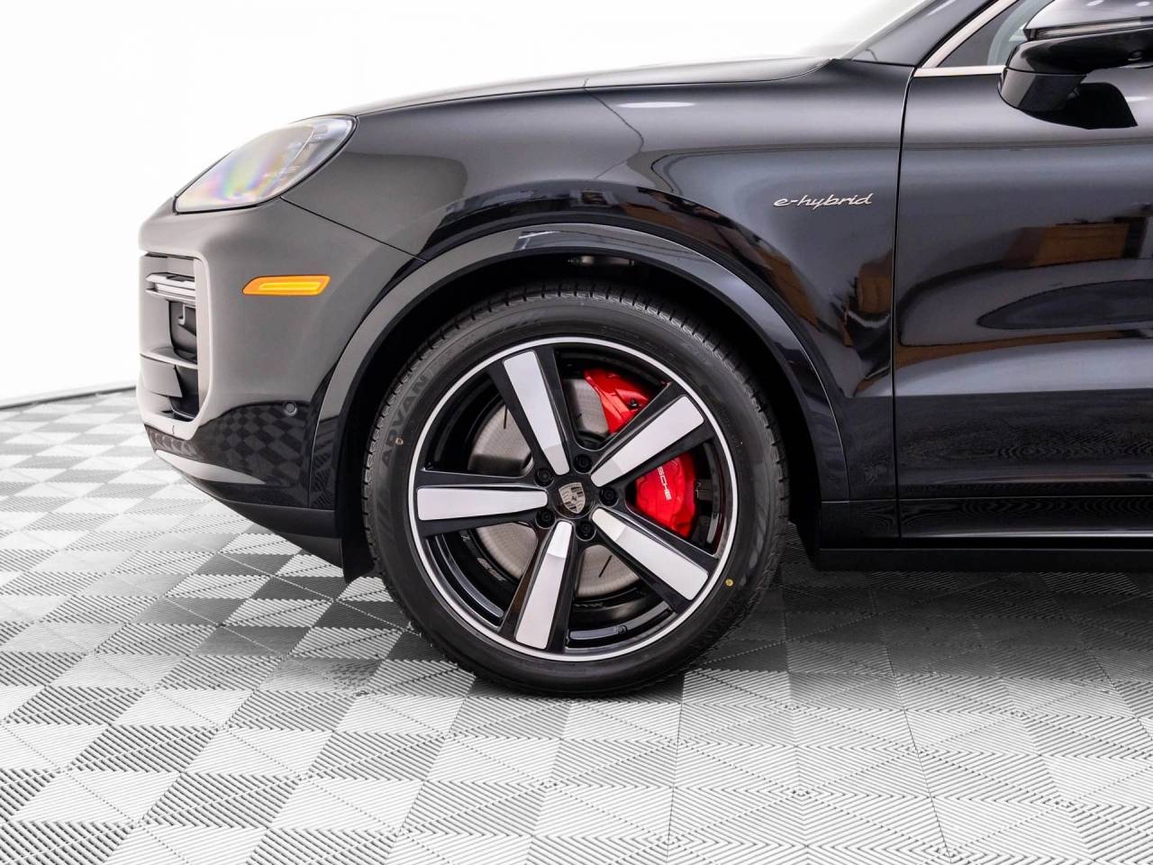 2025 Porsche Cayenne Coup Turbo E-Hybrid - Photo 34