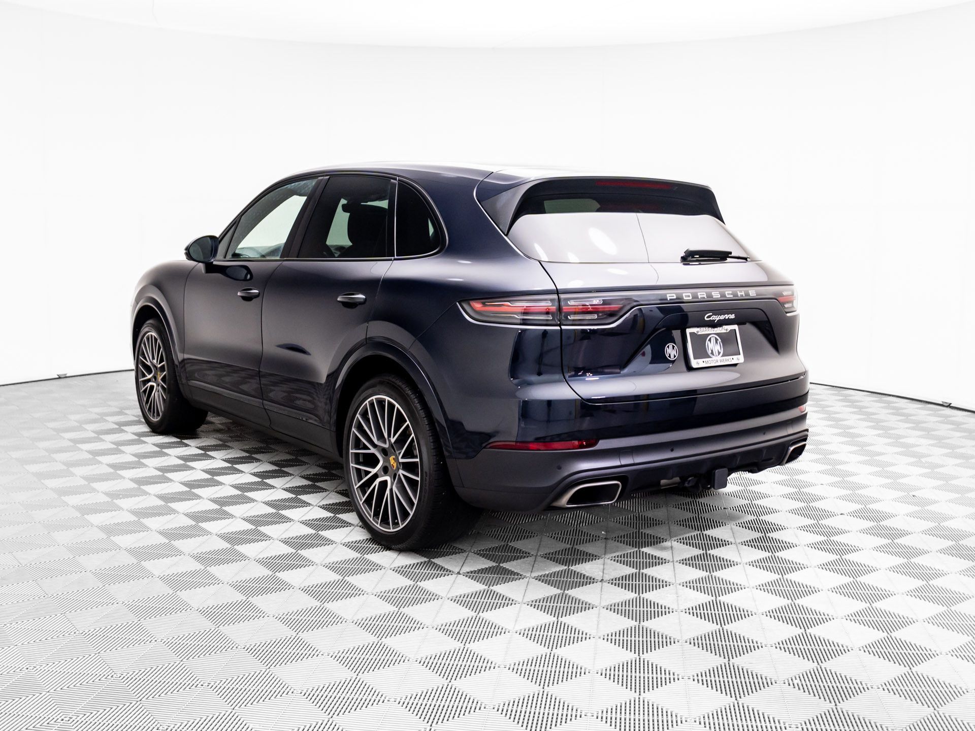 2021 Porsche Cayenne photo 2
