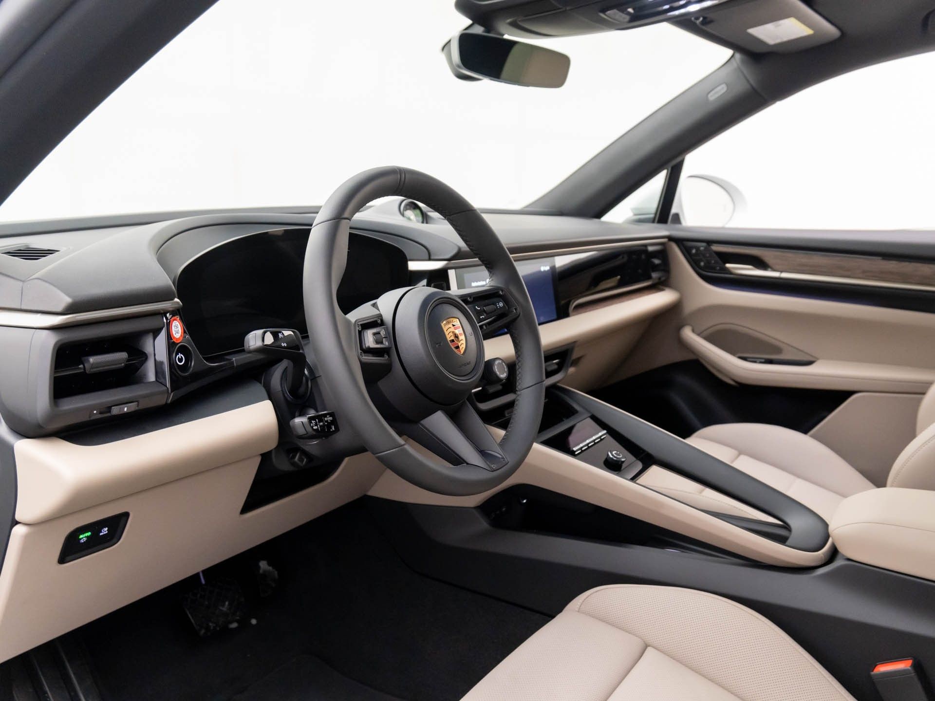 2025 Porsche Macan Electric photo 4
