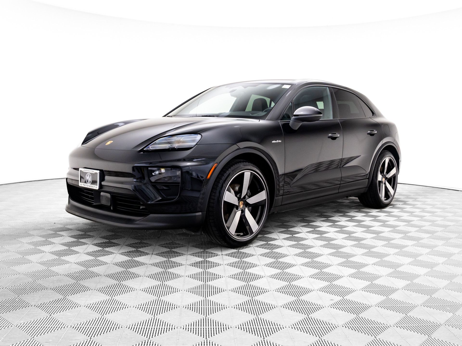 2025 Porsche Macan Base