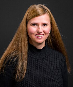 Staff member Dina Schultz from ID_4355b7142c03