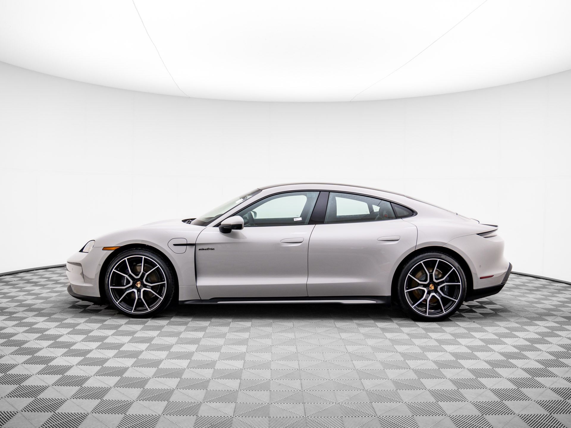 2025 Porsche Taycan 4 photo 2