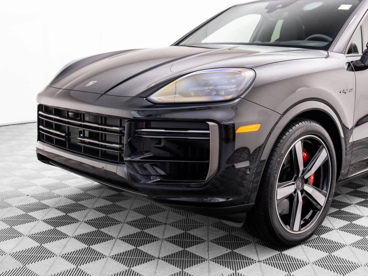 2025 Porsche Cayenne Coup Turbo E-Hybrid - Photo 36