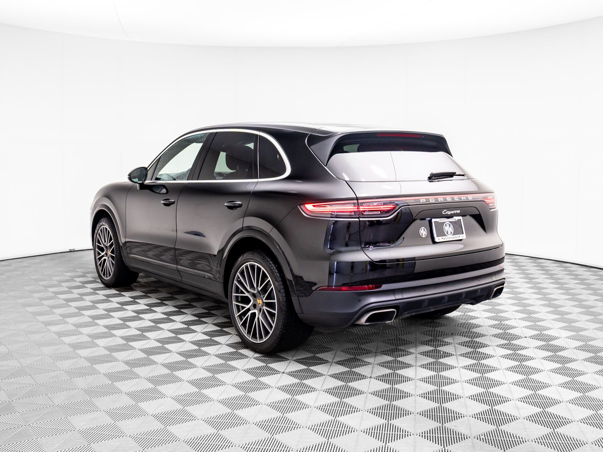 2022 Porsche Cayenne Base photo 3