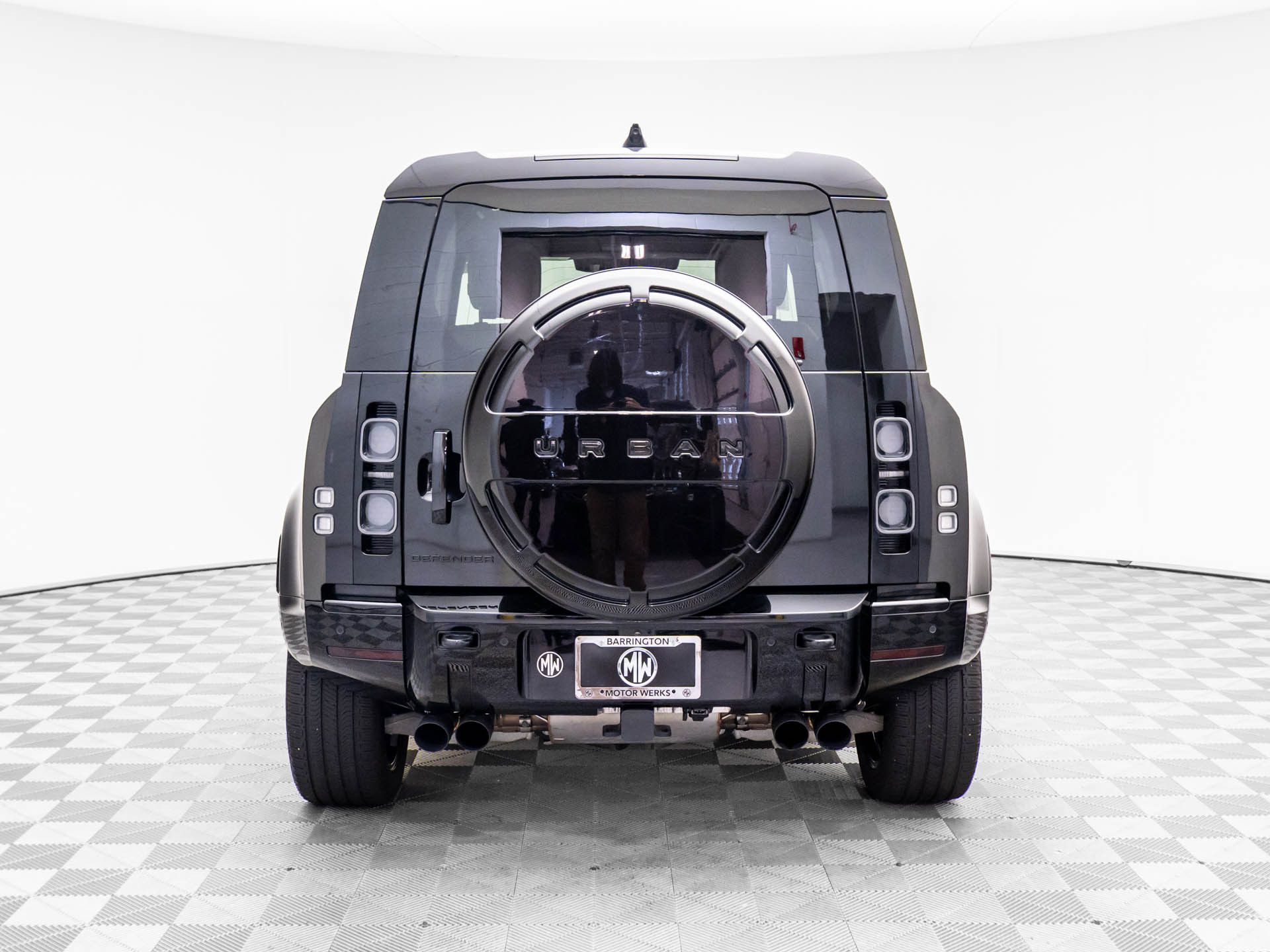 2024 Land Rover Defender 90 V8 photo 2