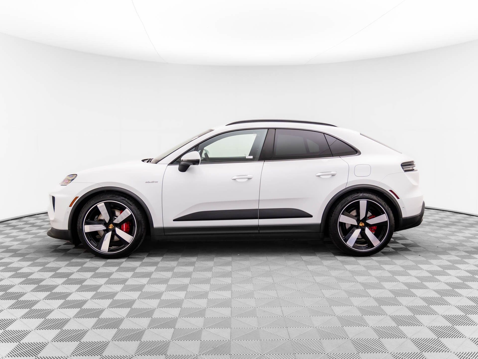 2025 Porsche Macan Electric photo 2
