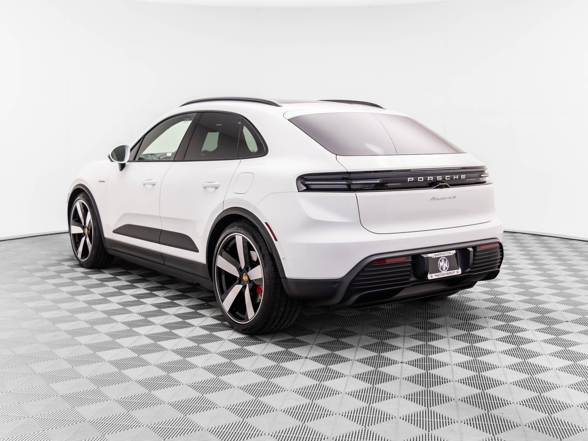 2025 Porsche Macan Electric photo 3