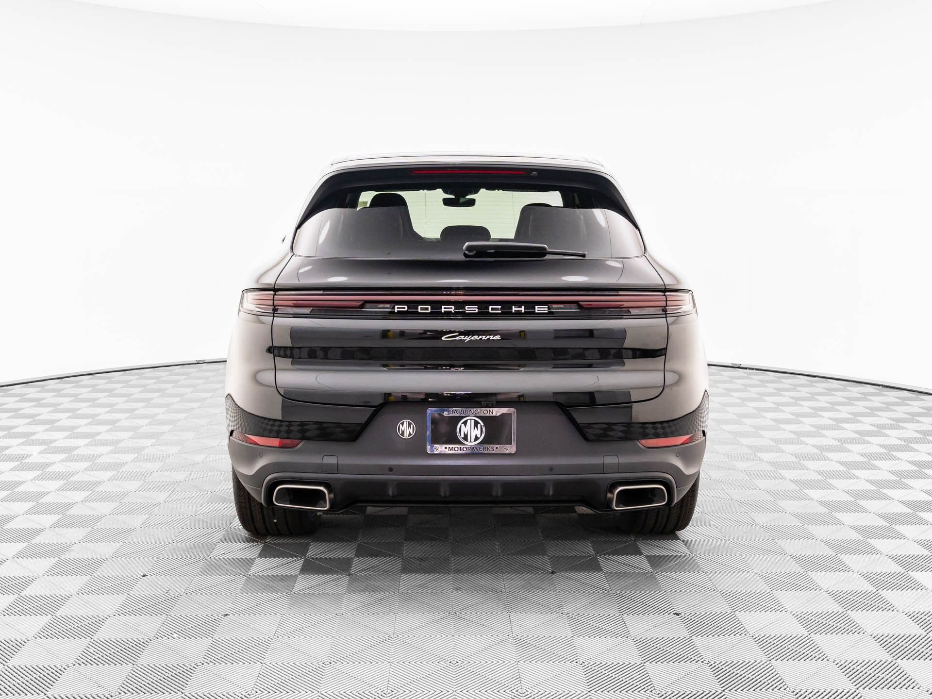 2024 Porsche Cayenne photo 4