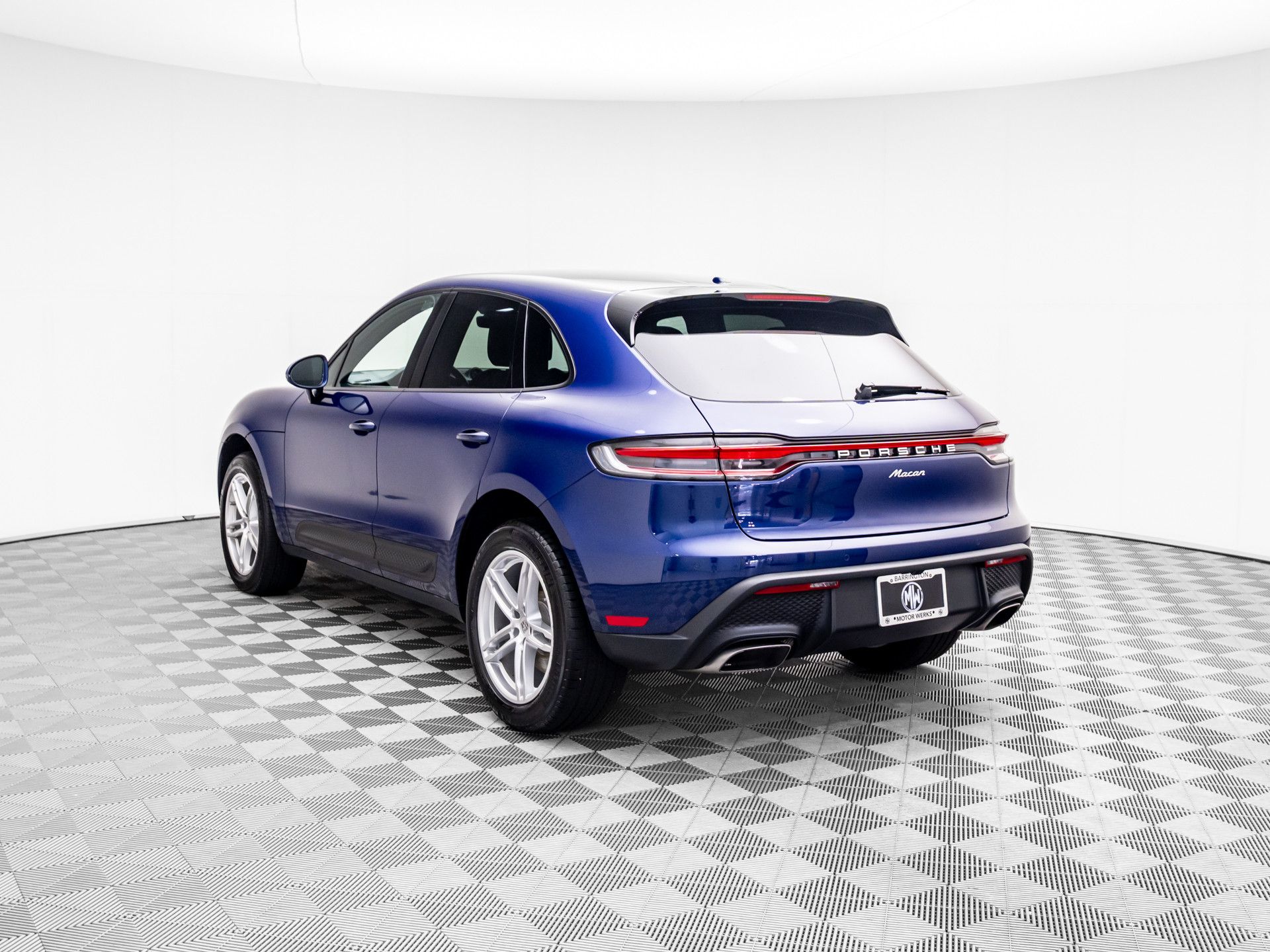 2023 Porsche Macan T photo 3