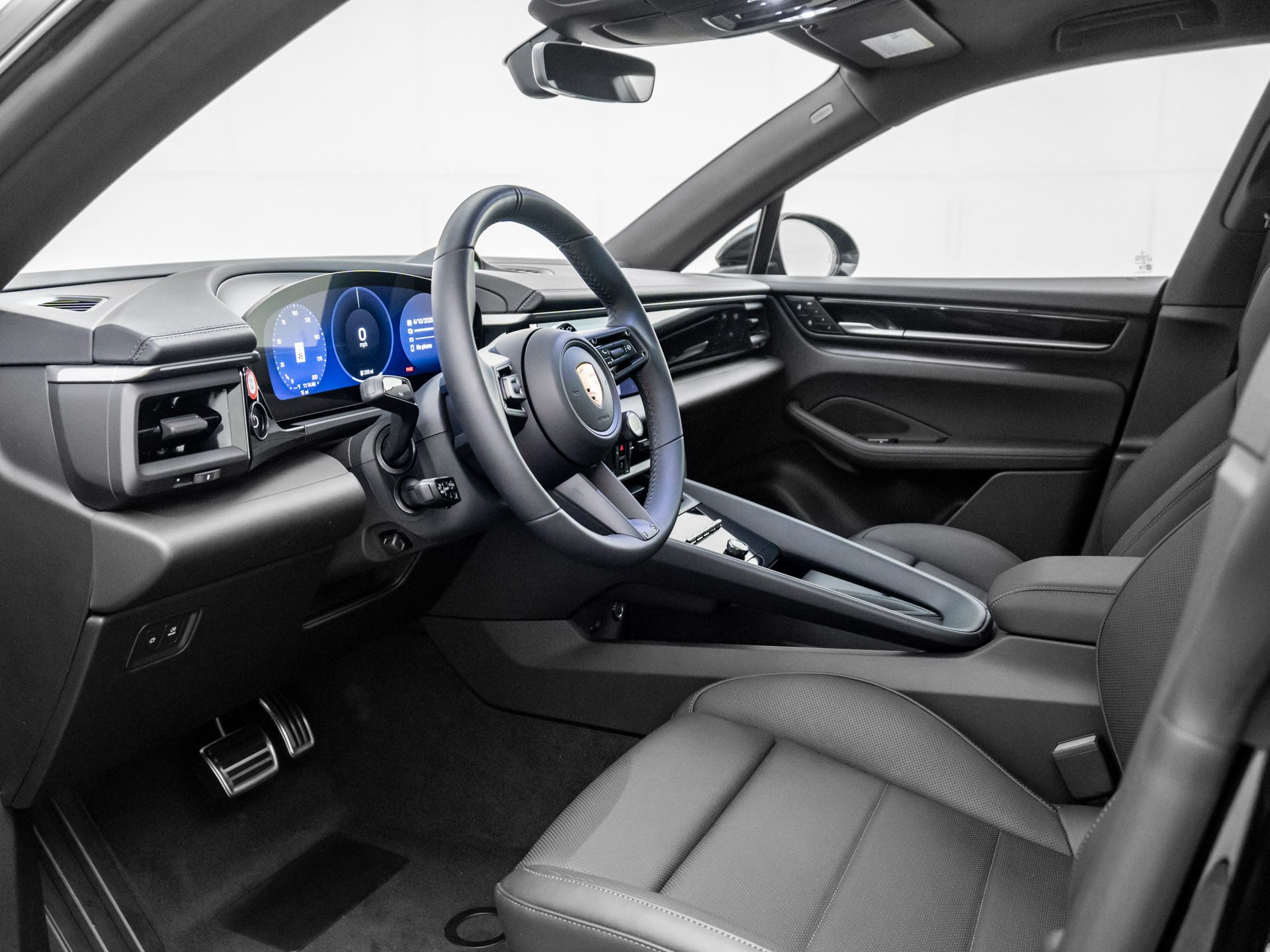 2025 Porsche Macan Electric photo 4