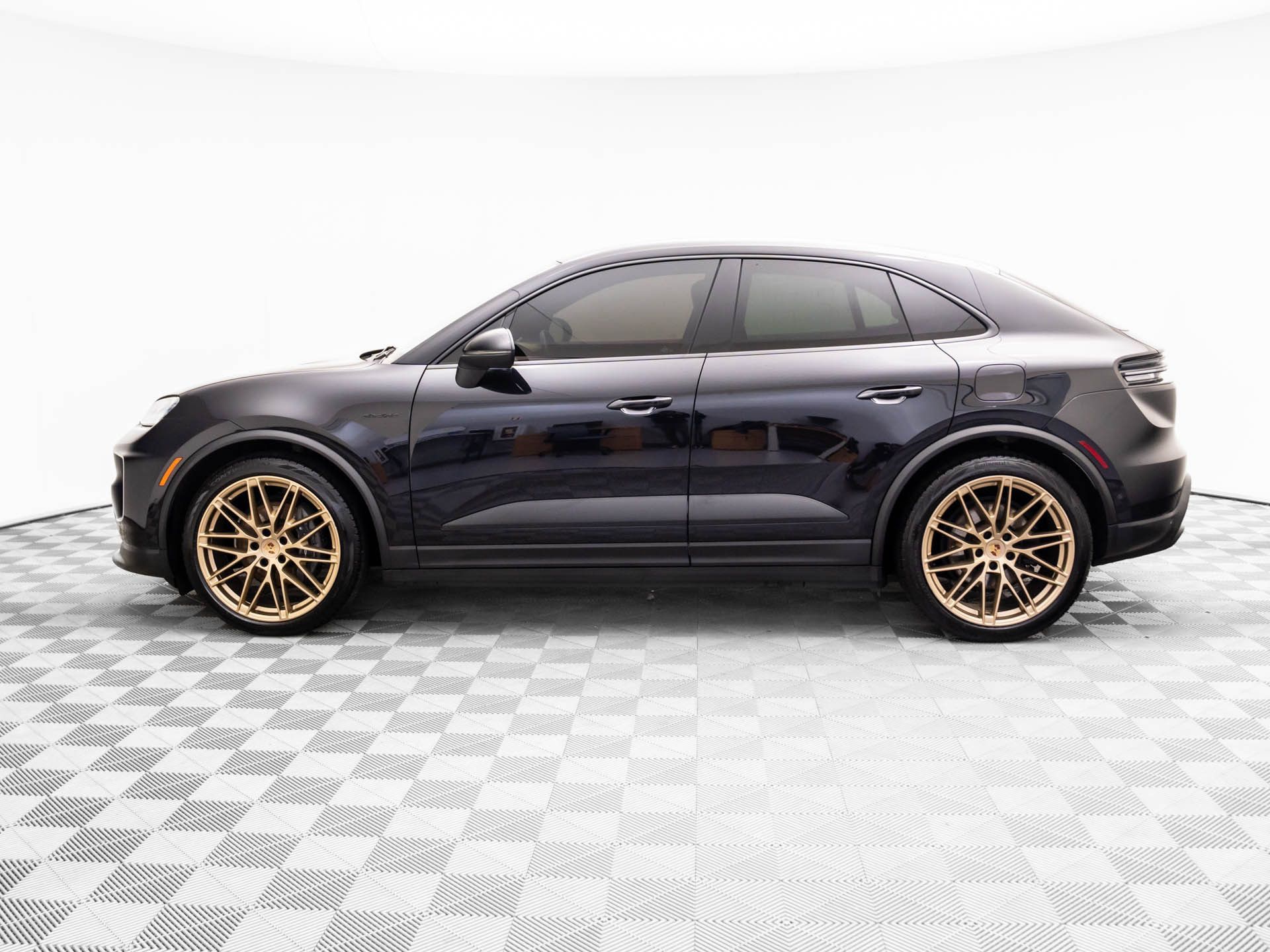 Certified 2024 Porsche Macan Base with VIN WP1AA2XA9RL001375 for sale in Barrington, IL