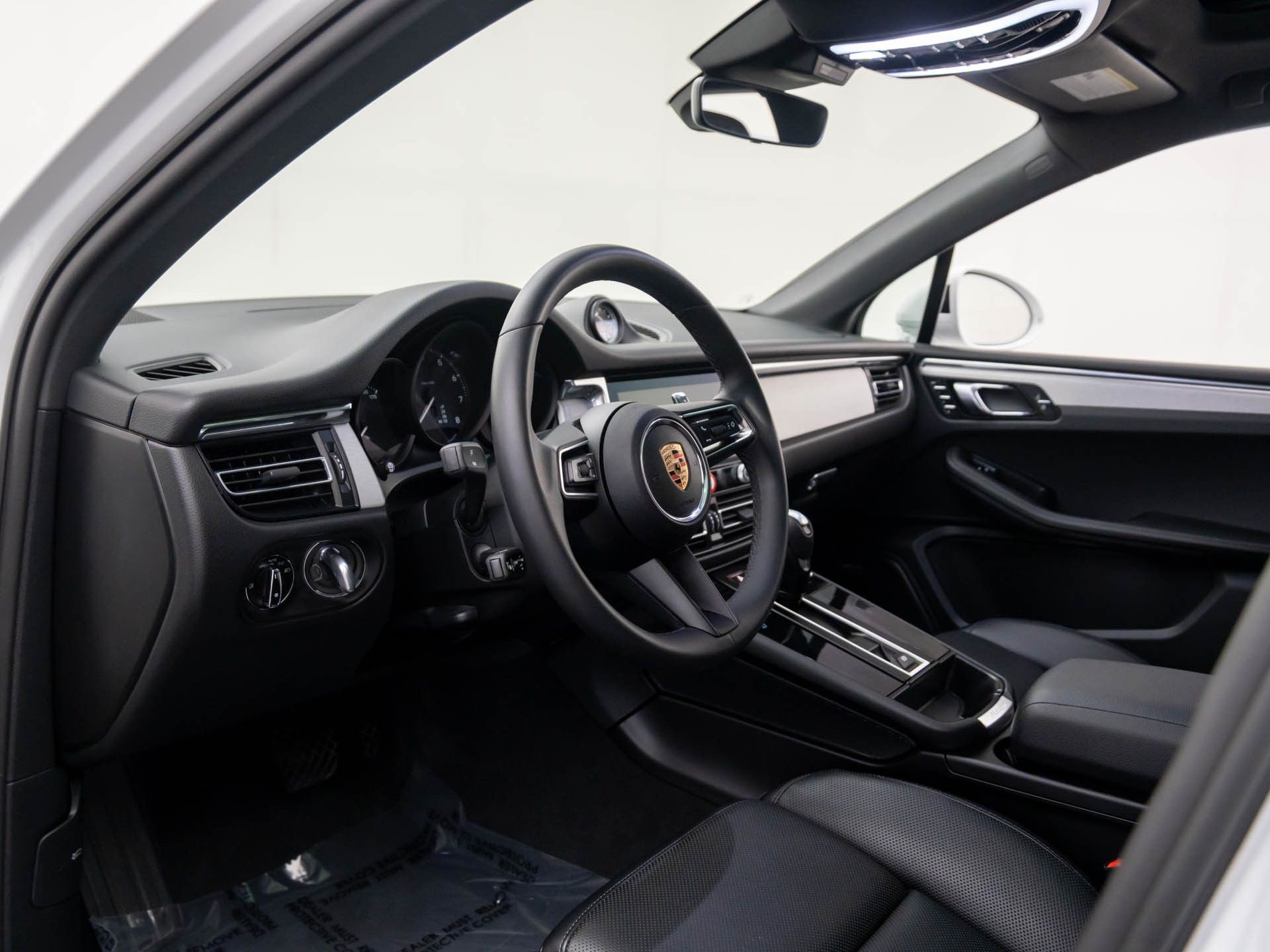 2025 Porsche Macan photo 4