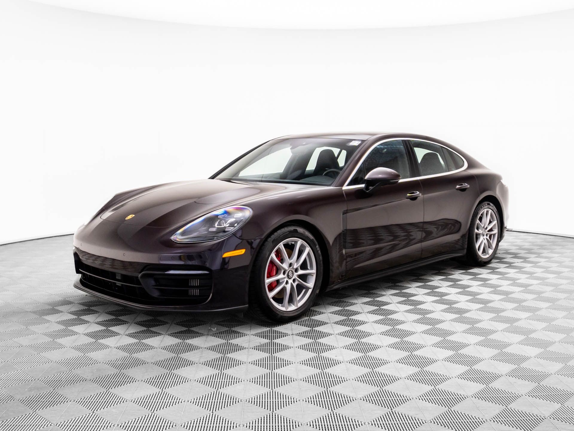 2022 Porsche Panamera S's photo