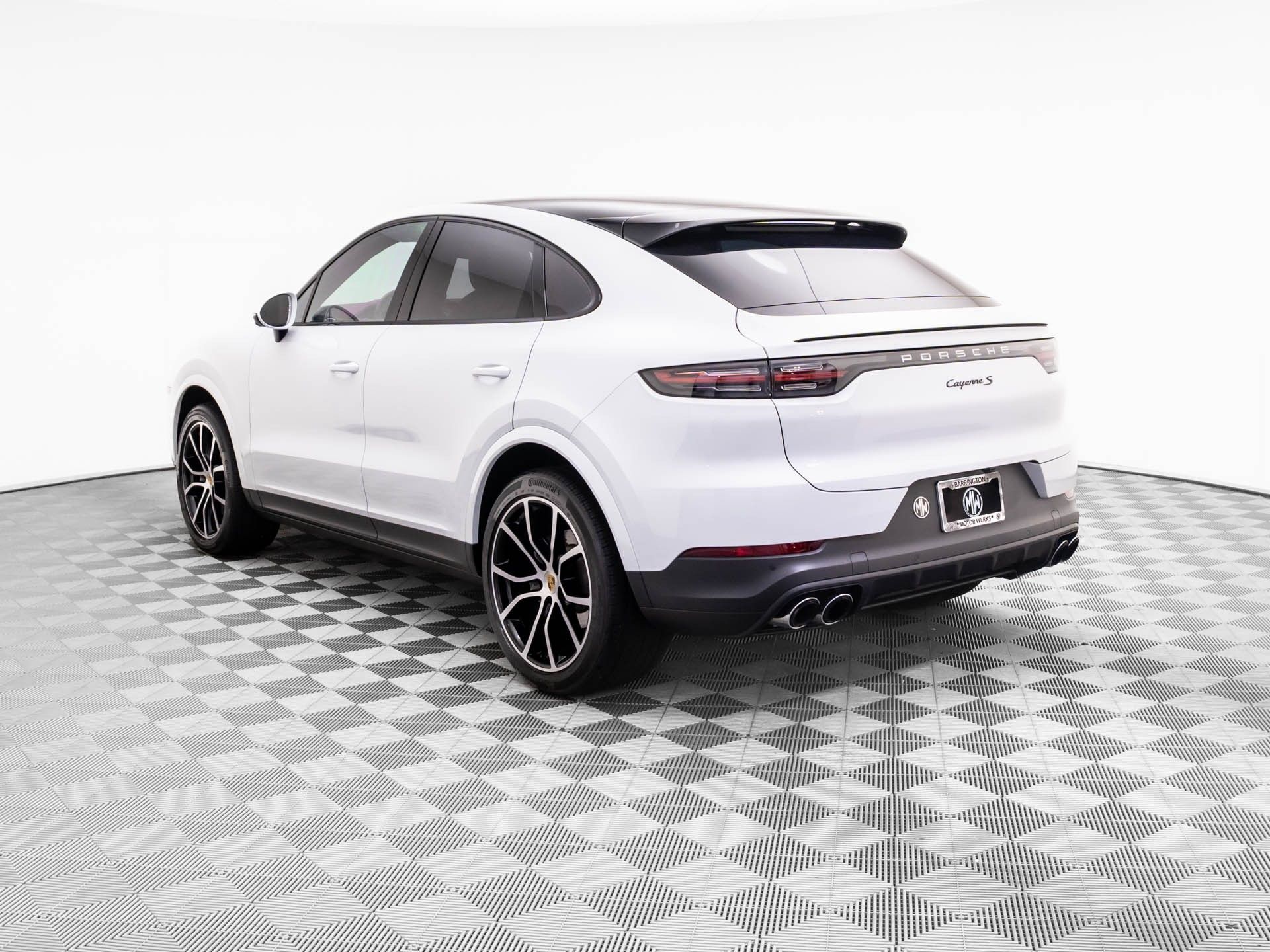 2022 Porsche Cayenne Coupe S photo 2