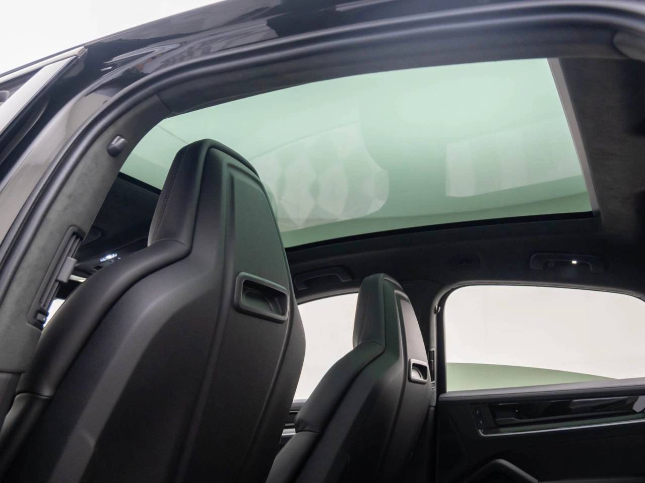 2025 Porsche Cayenne Coup Turbo E-Hybrid - Photo 20