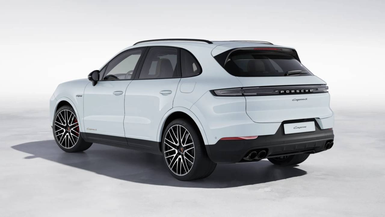 2026 Porsche Cayenne E-Hybrid S photo 3