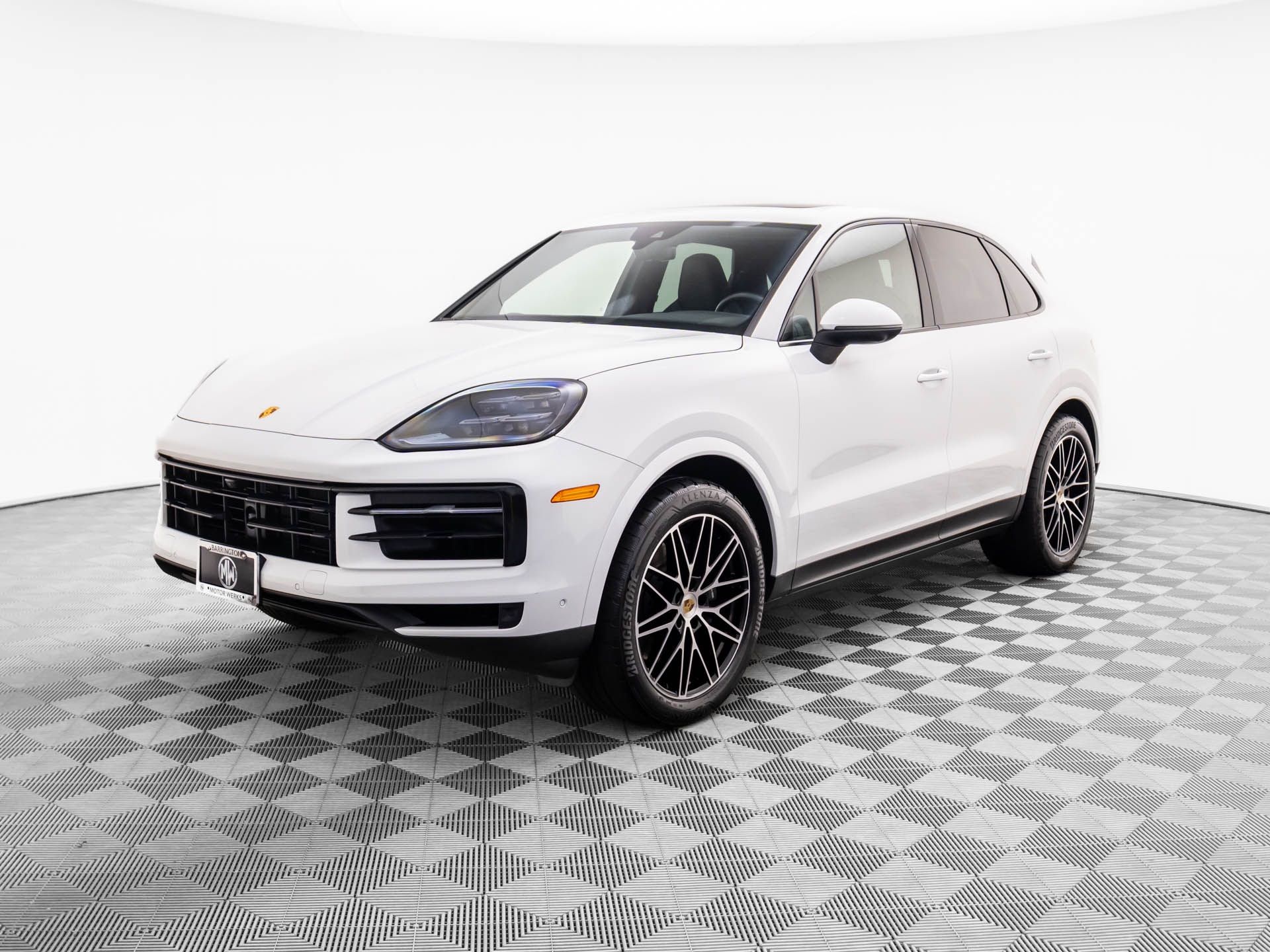 2024 Porsche Cayenne Base's photo