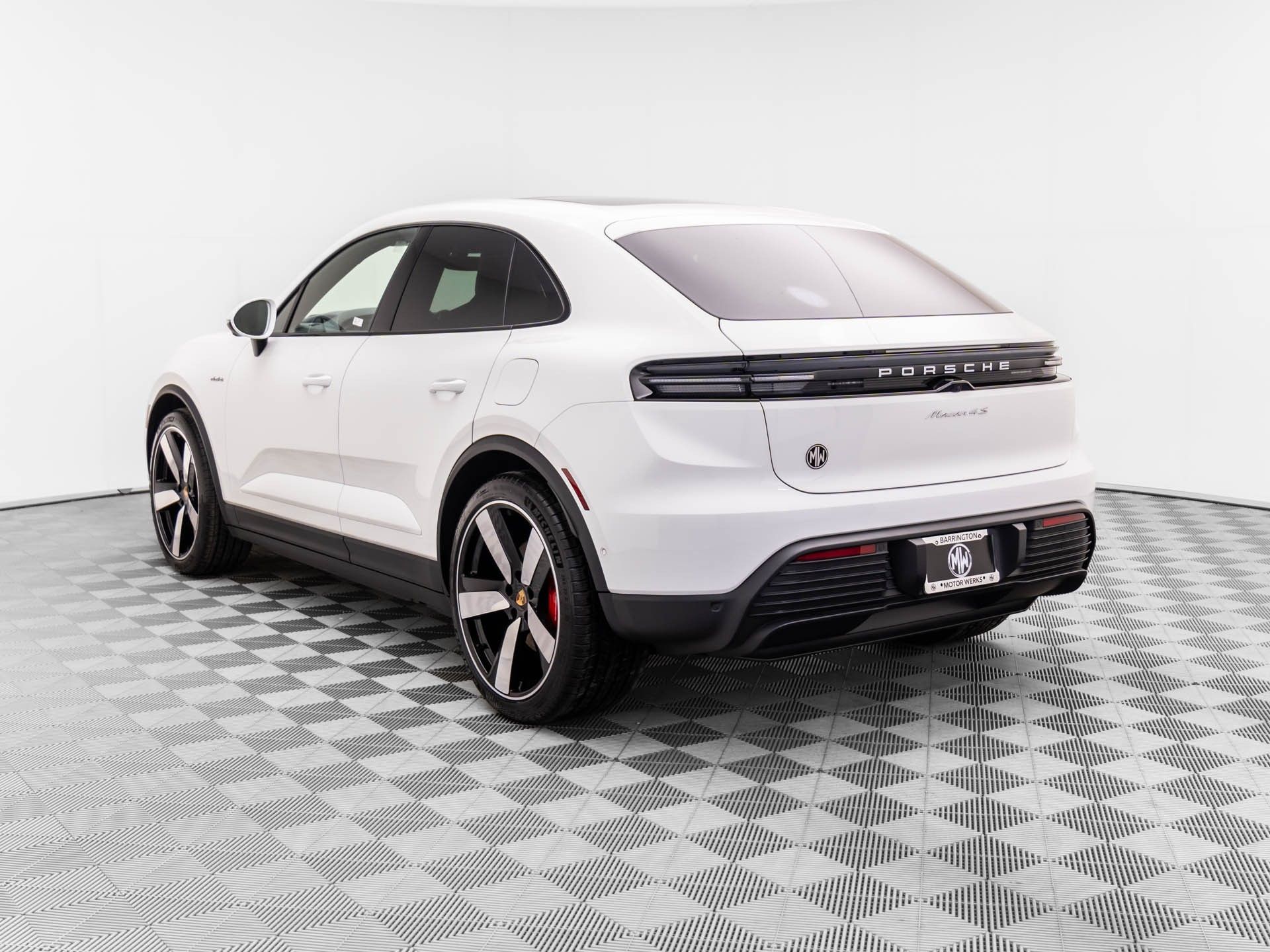 2025 Porsche Macan Electric photo 3