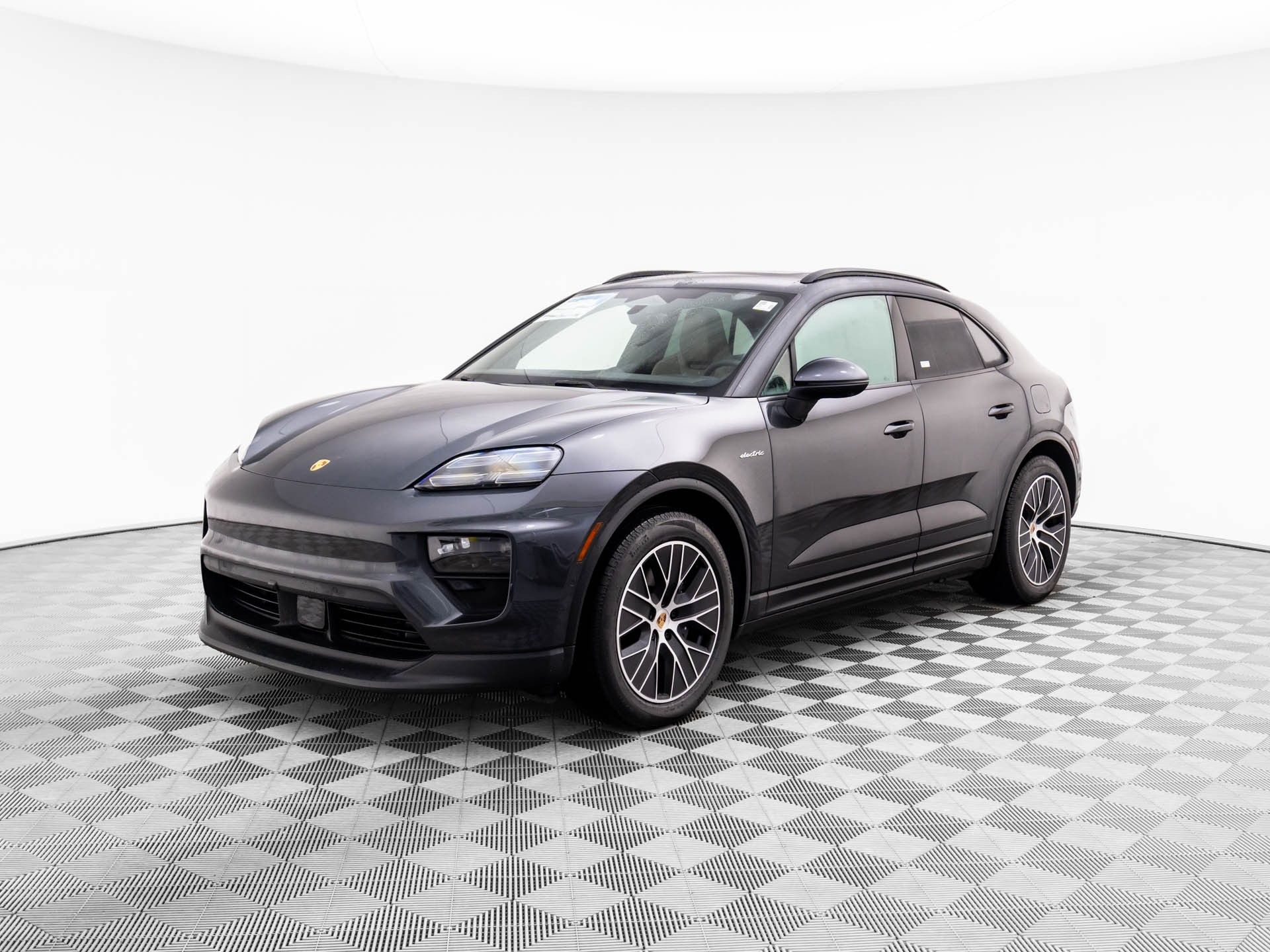 2025 Porsche Macan Base