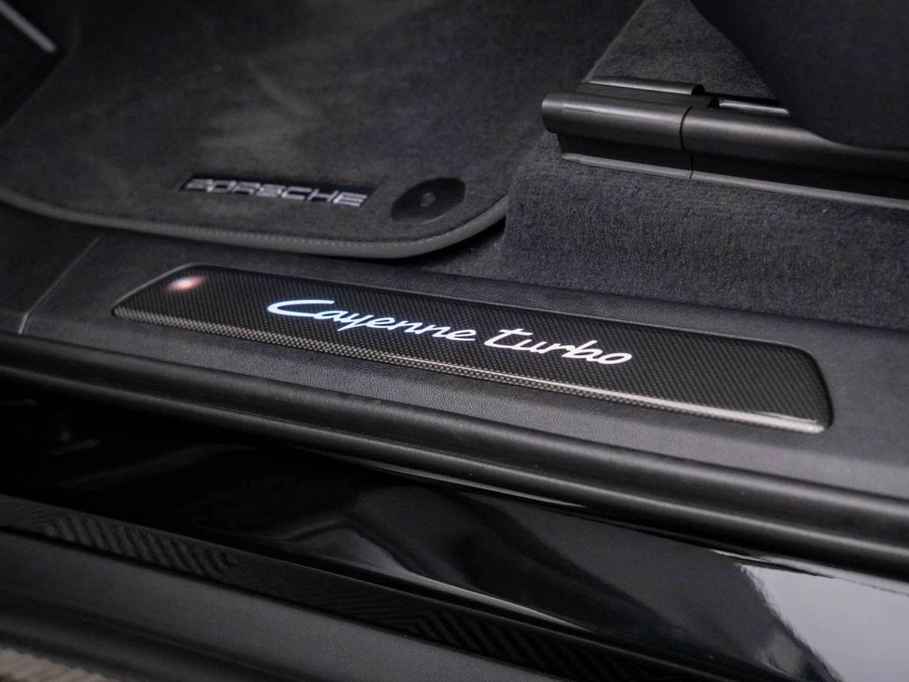 2025 Porsche Cayenne Coup Turbo E-Hybrid - Photo 17