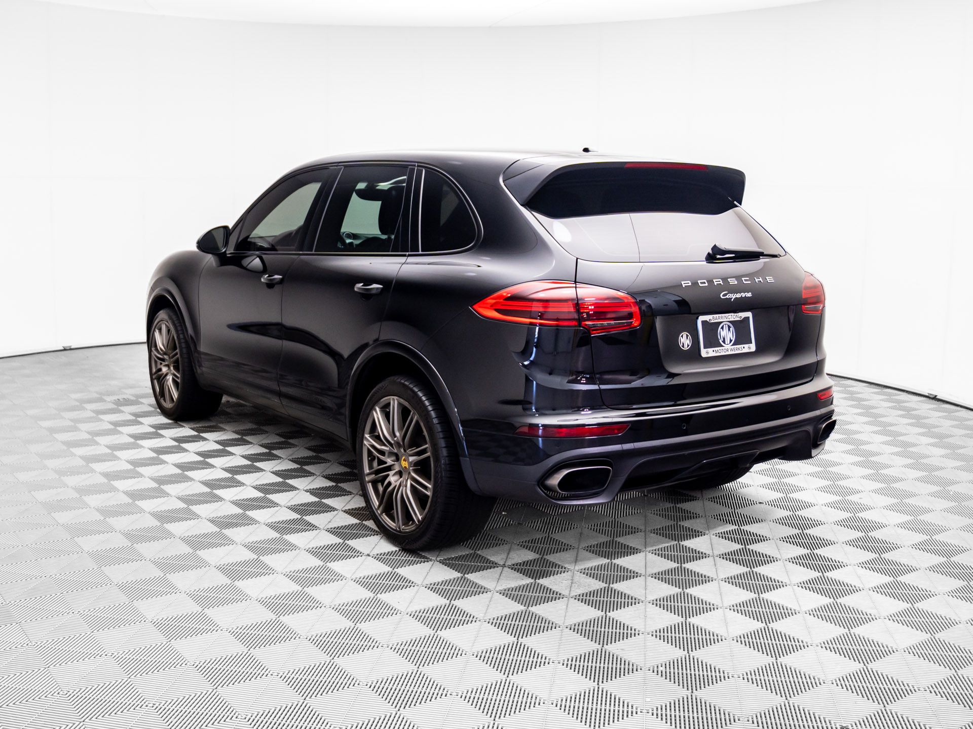 2017 Porsche Cayenne Platinum Edition photo 3
