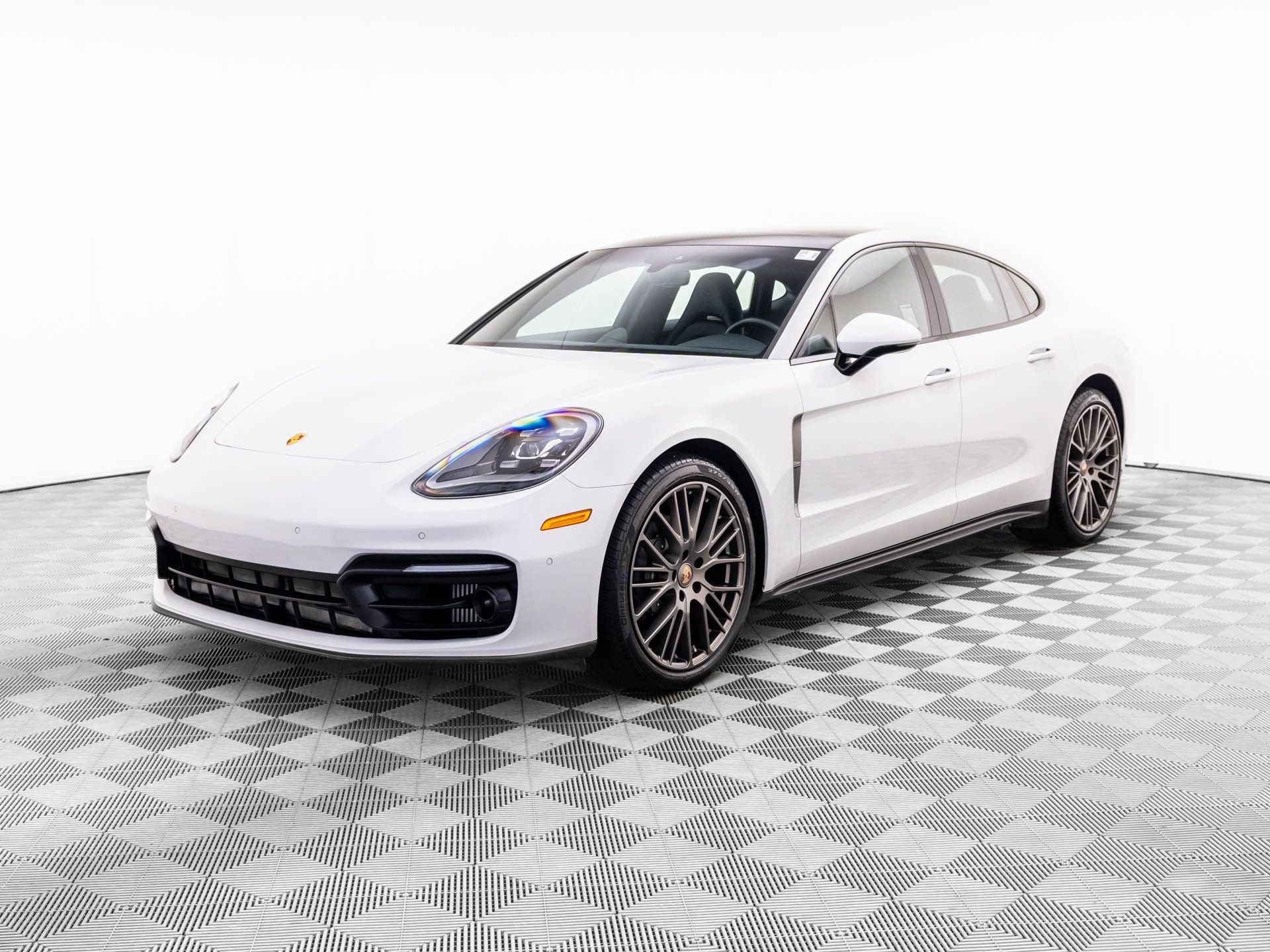 2023 Porsche Panamera Base