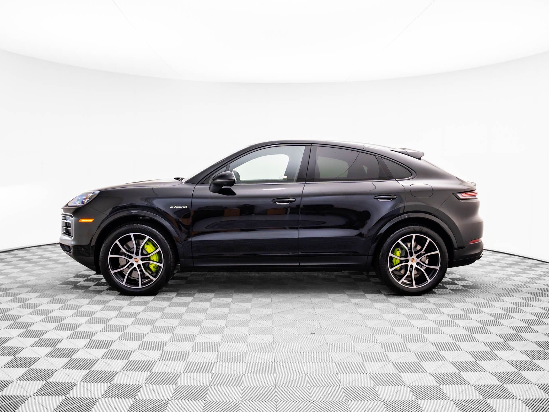 2025 Porsche Cayenne E-Hybrid Coupe photo 2
