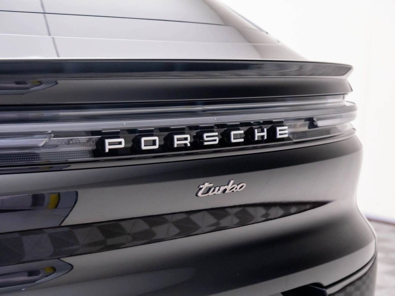 2025 Porsche Cayenne Coup Turbo E-Hybrid - Photo 33