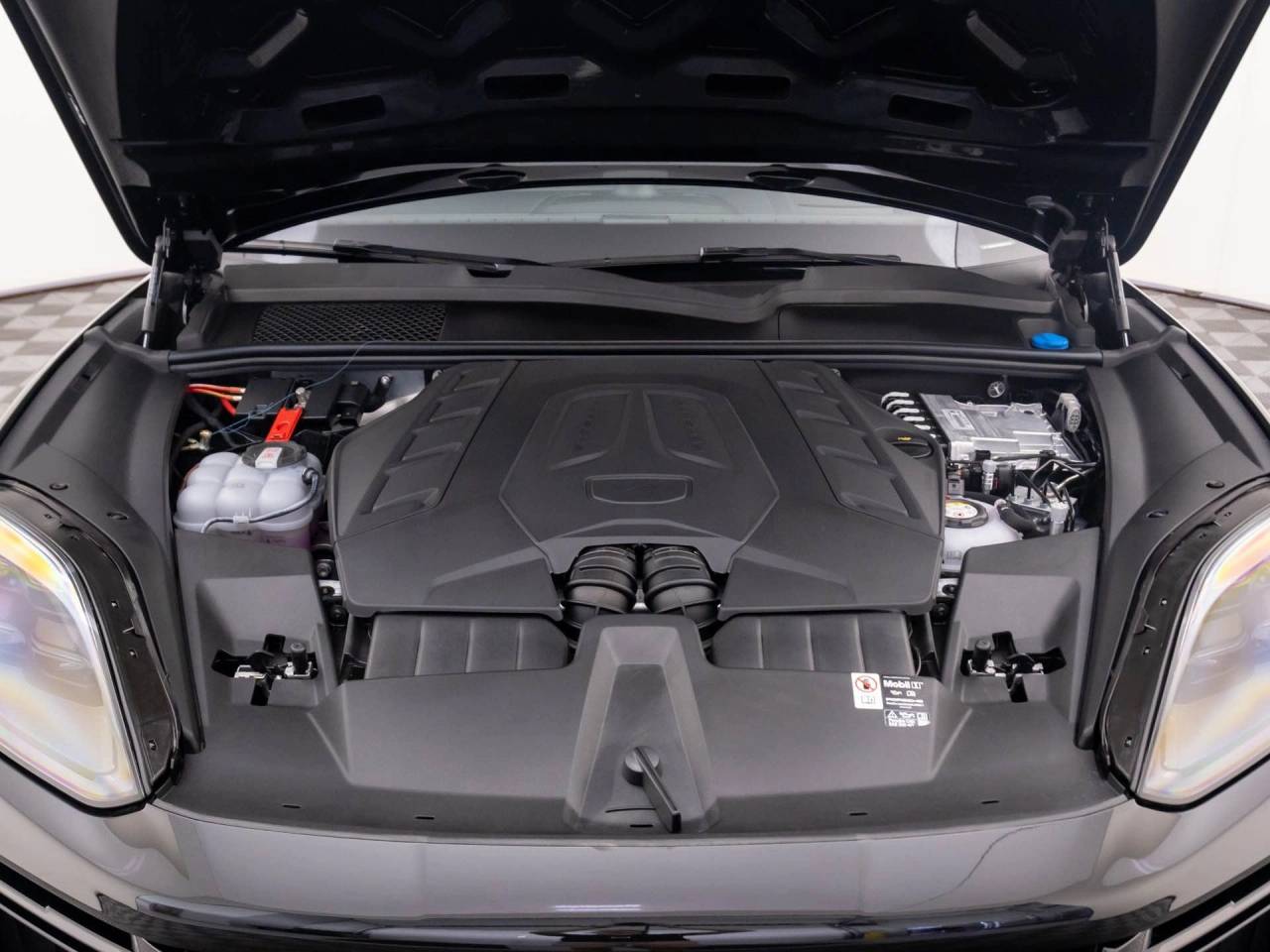 2025 Porsche Cayenne Coup Turbo E-Hybrid - Photo 29