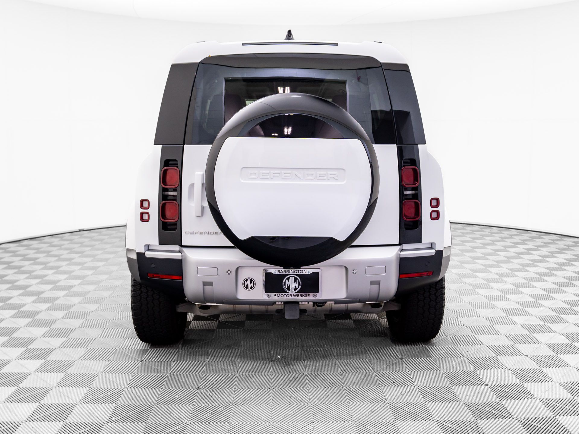 2024 Land Rover Defender 110 S photo 3