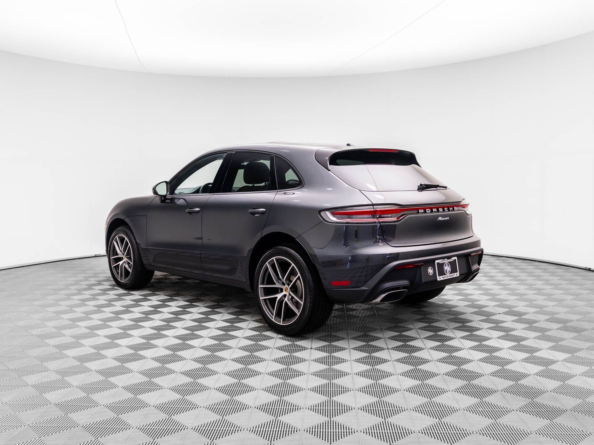 2025 Porsche Macan T photo 3
