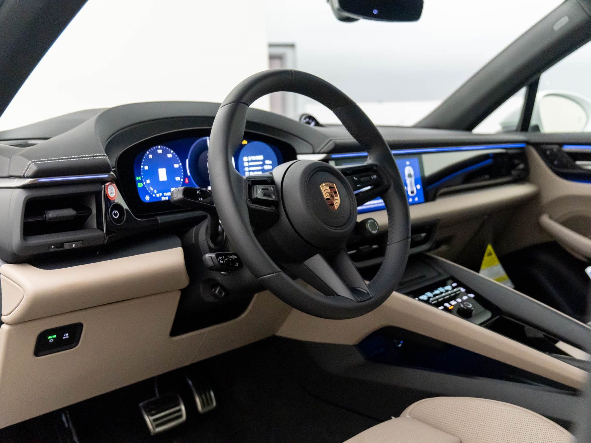 2025 Porsche Macan Electric photo 4