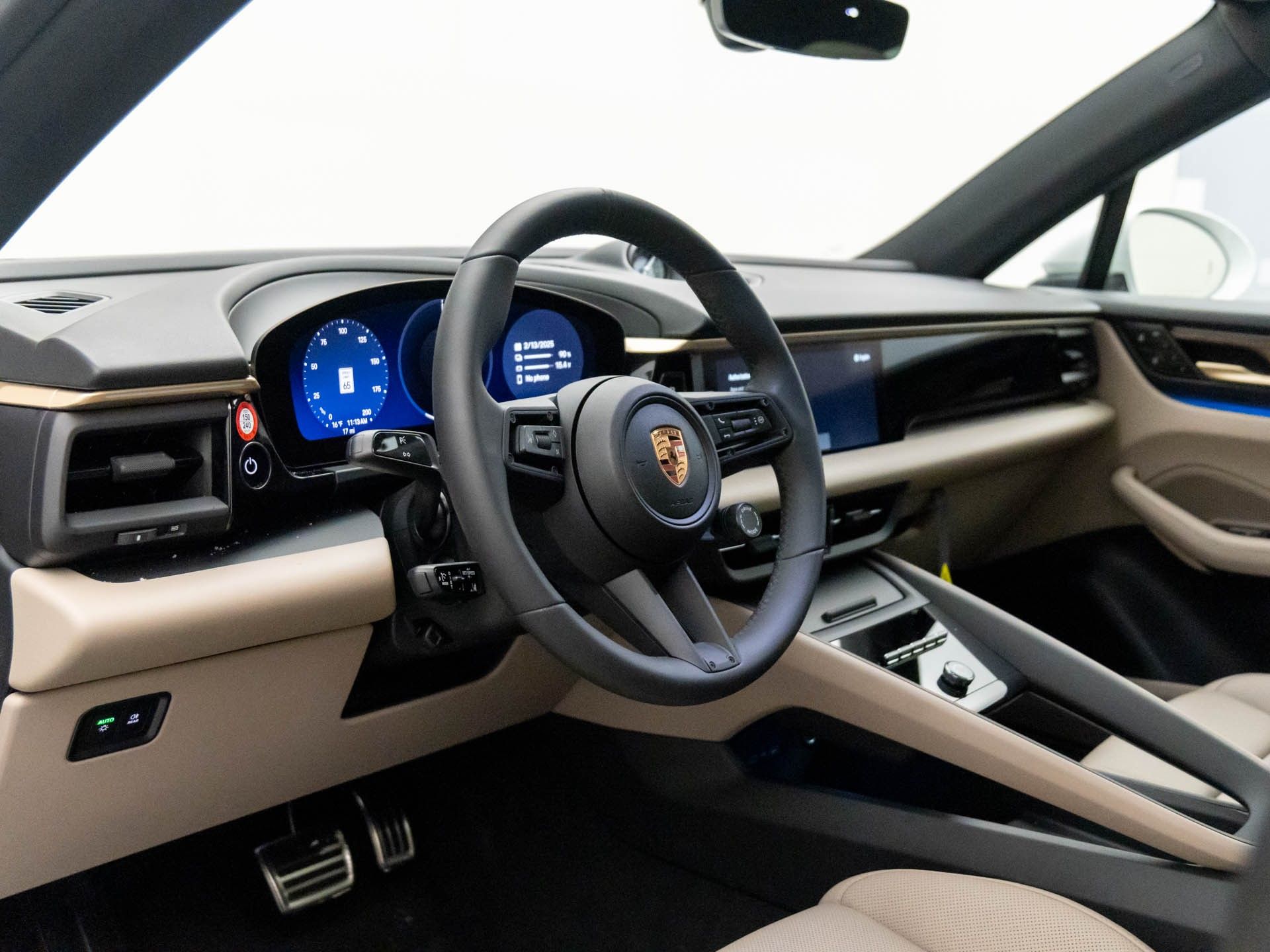 2025 Porsche Macan Electric photo 4