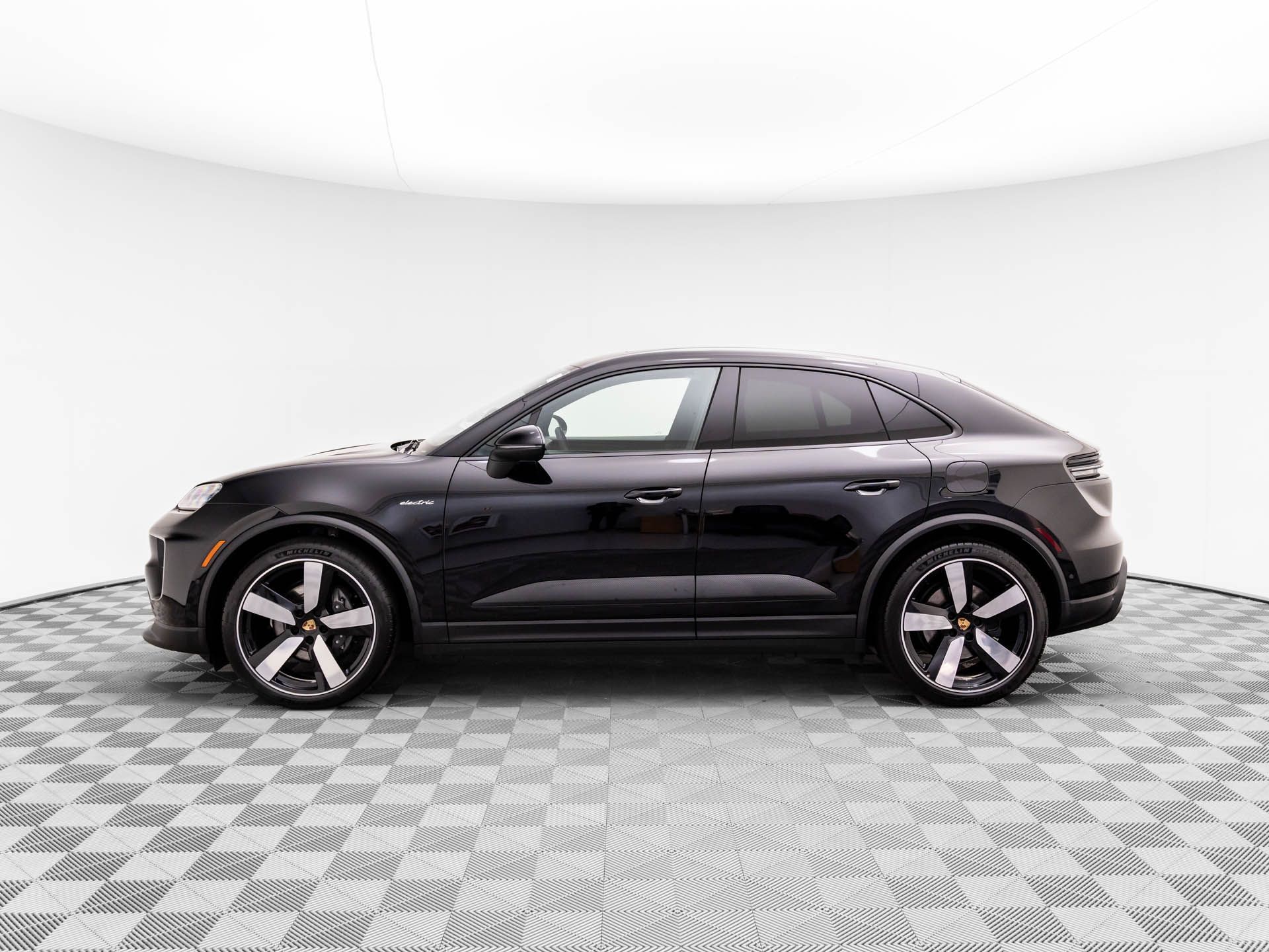 2024 Porsche Macan Electric 4 photo 2