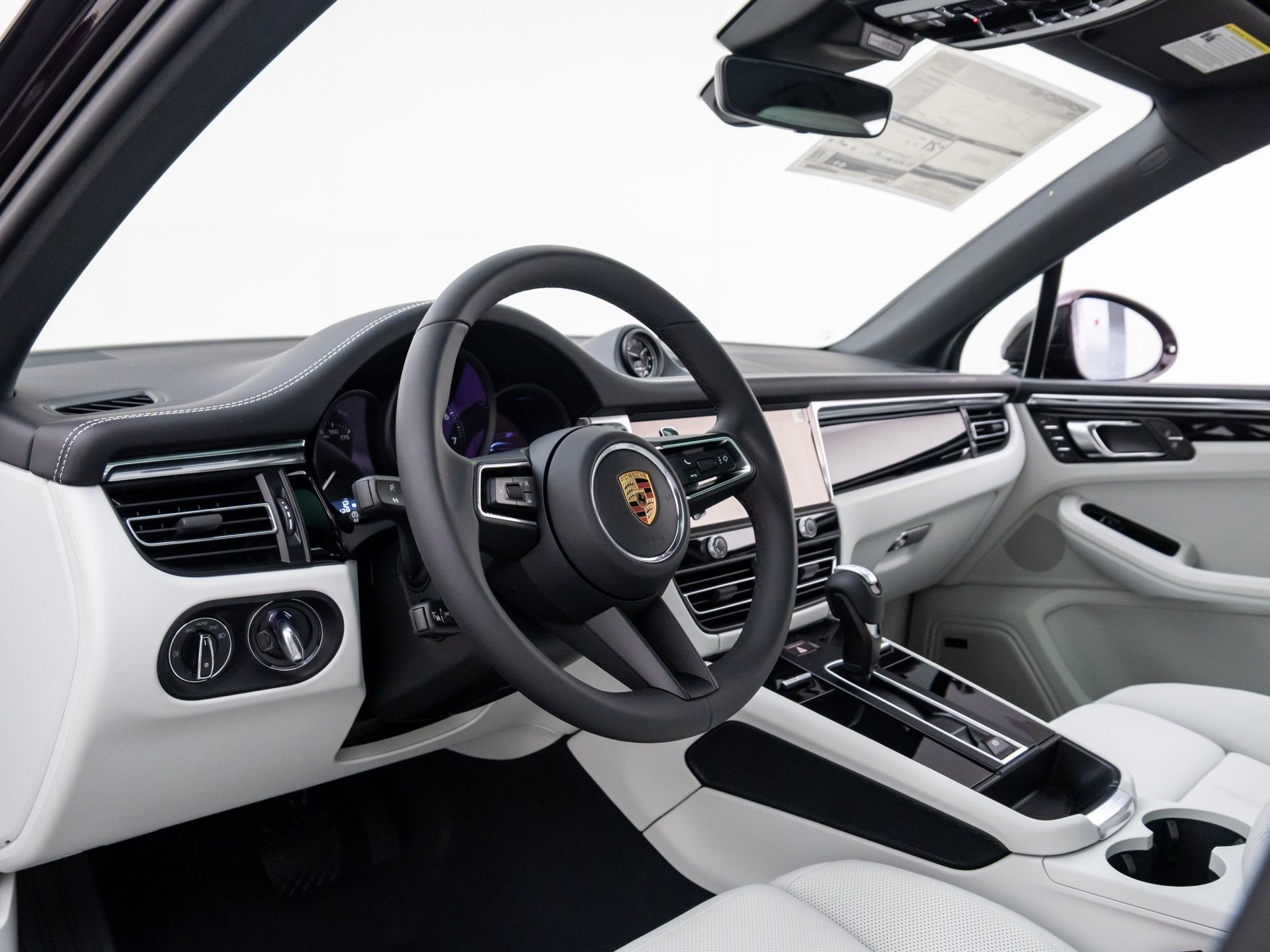2026 Porsche Macan T photo 4