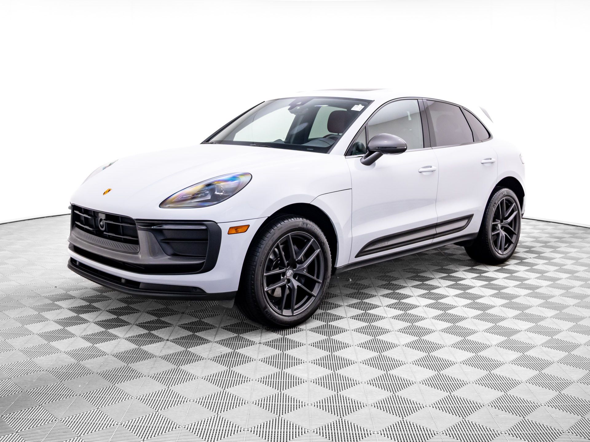 2023 Porsche Macan T