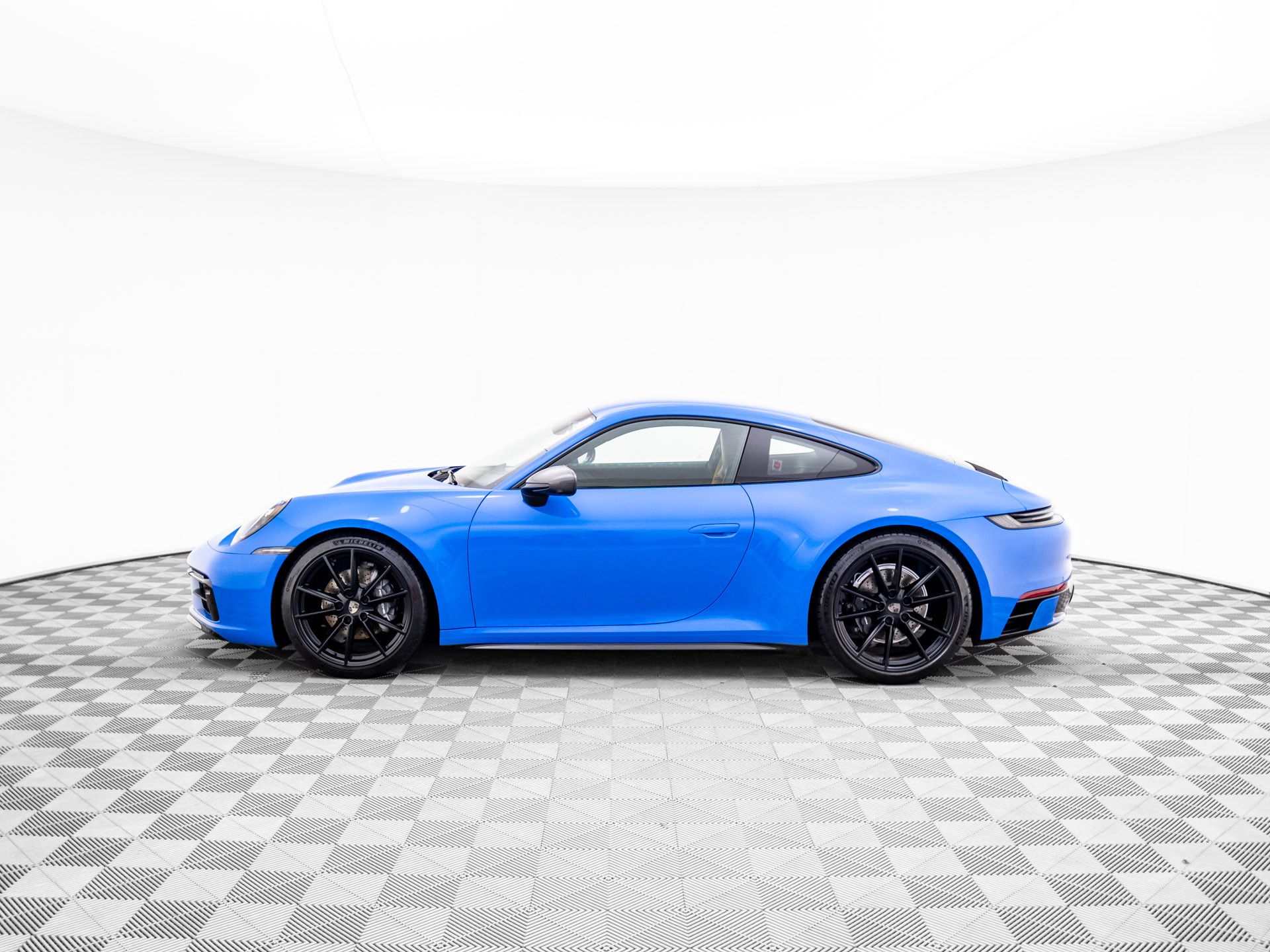 2024 Porsche 911 T photo 2