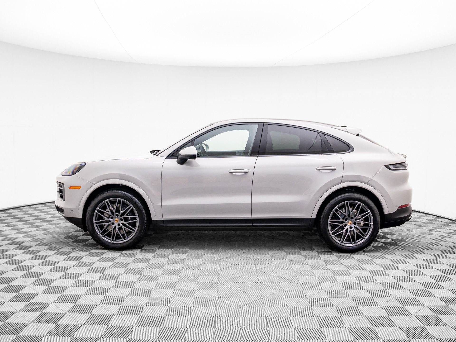 2025 Porsche Cayenne Coupe photo 2