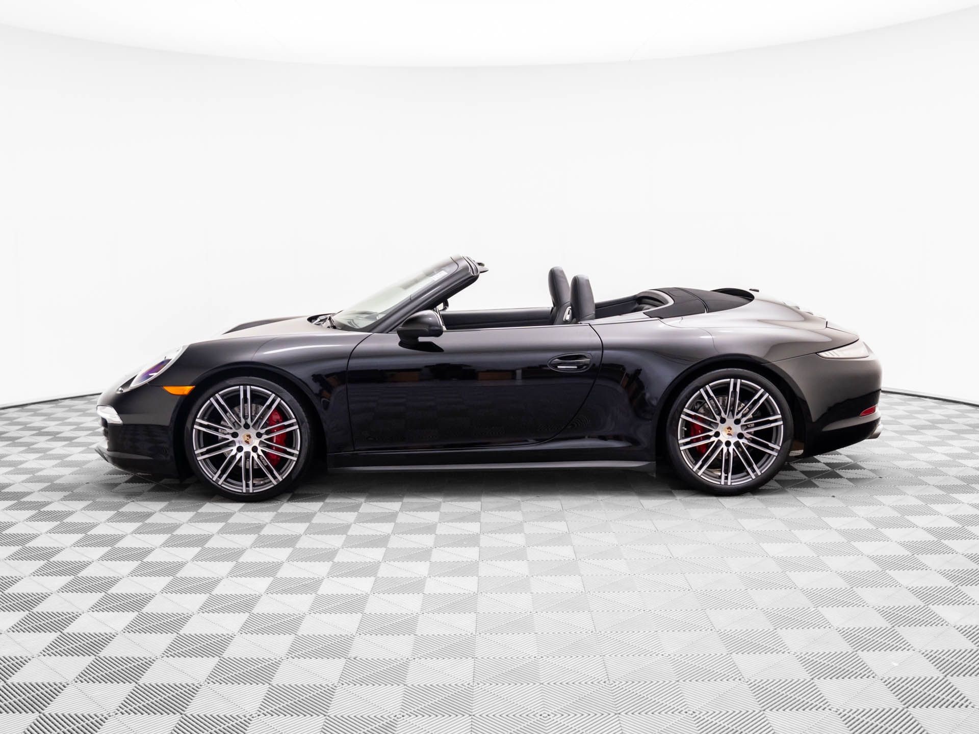 2015 Porsche 911 4S Cabriolet photo 2