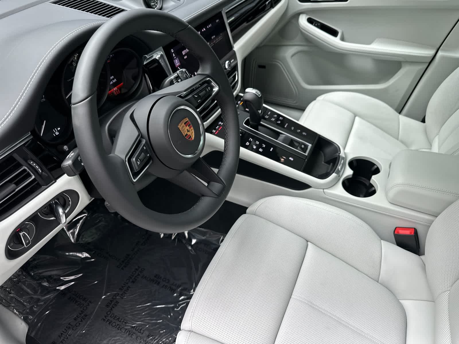 Thumbnail: 2026 Porsche Macan - 4