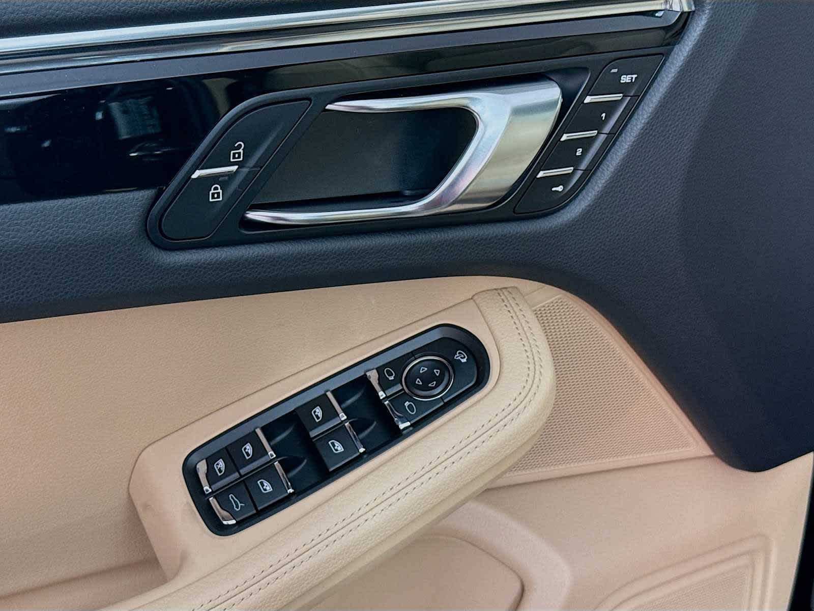 Thumbnail: 2026 Porsche Macan - 14