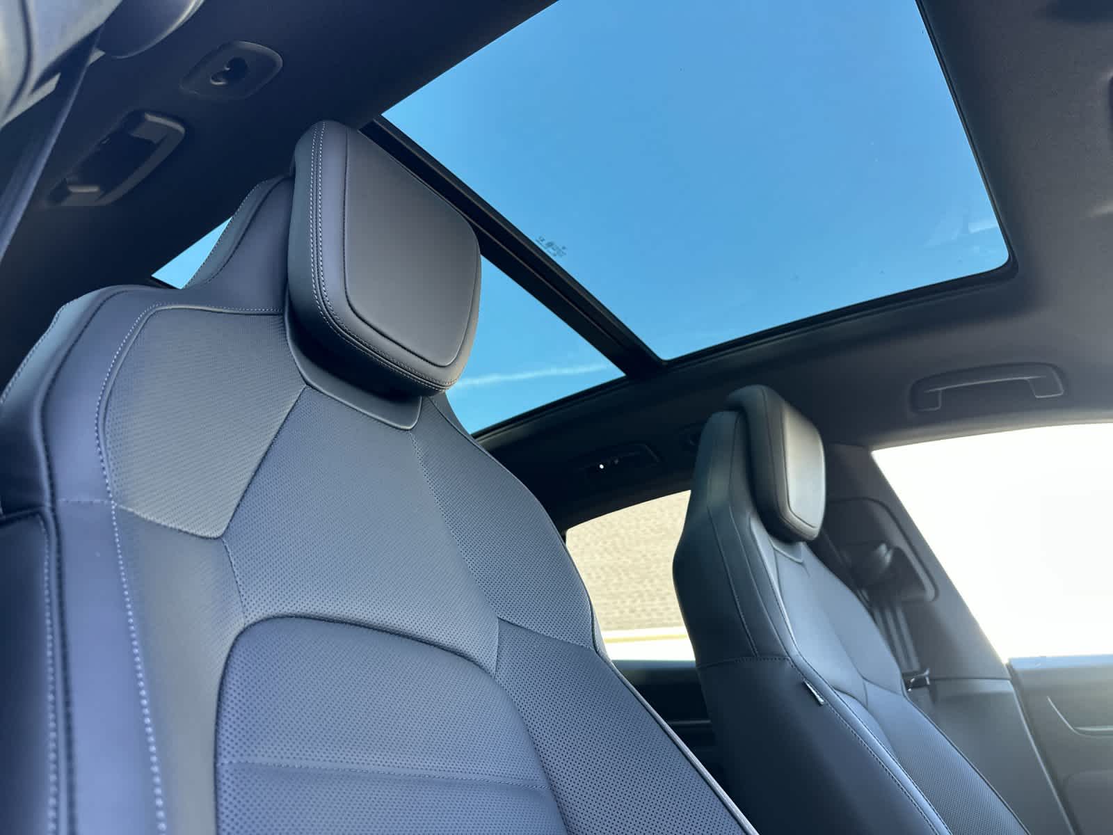 Thumbnail: 2026 Porsche Macan - 18