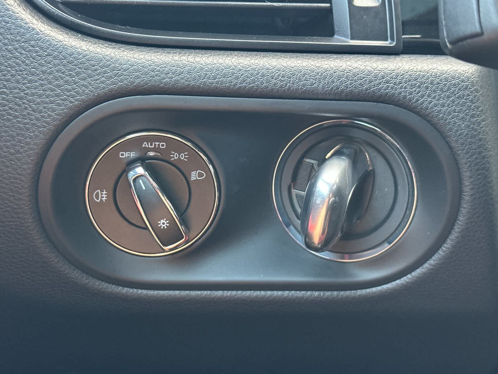 Thumbnail: 2025 Porsche Macan - 31