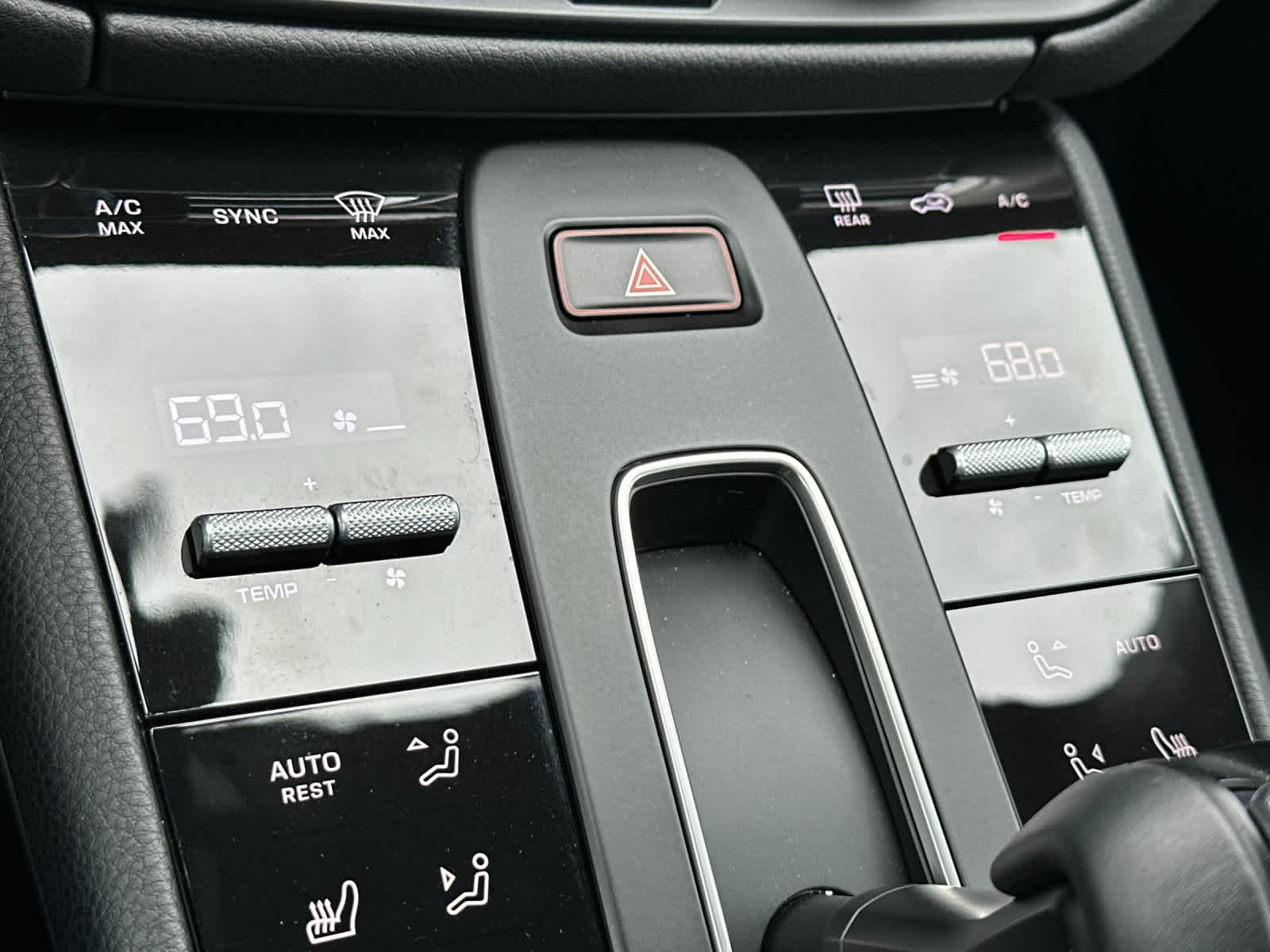 Thumbnail: 2025 Porsche Macan - 24