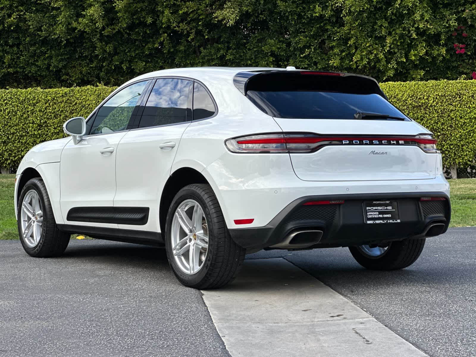 Thumbnail: 2025 Porsche Macan - 3