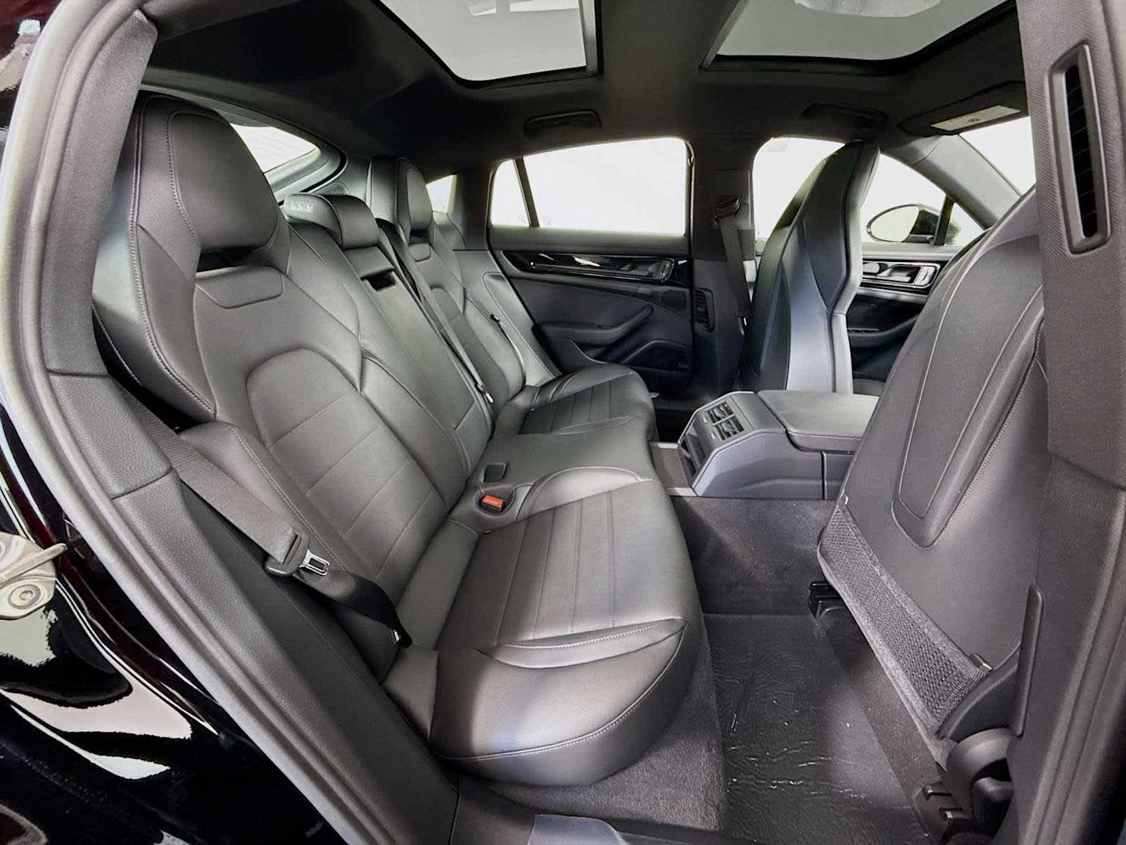 Thumbnail: 2025 Porsche Panamera - 20