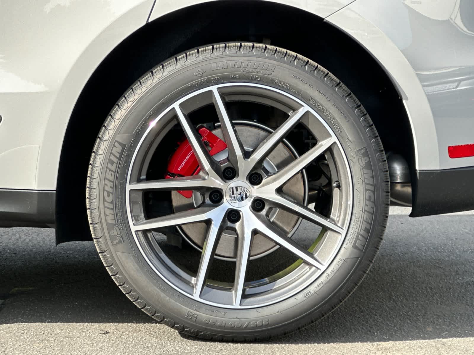 Thumbnail: 2026 Porsche Macan - 31